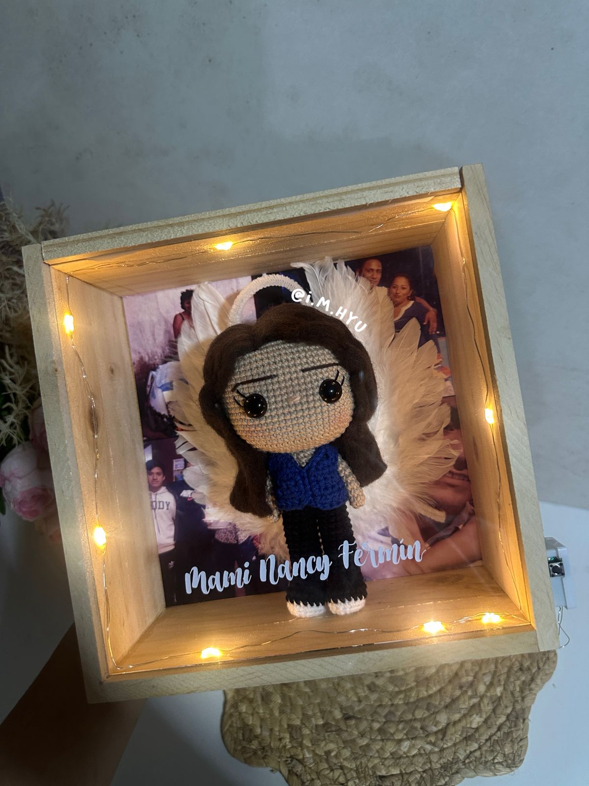 ANGELITO EN CUADRO DE PINO